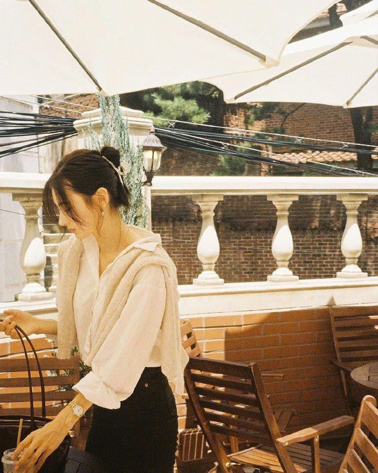 Bí Mật Nằm Trong Túi Áo Vest